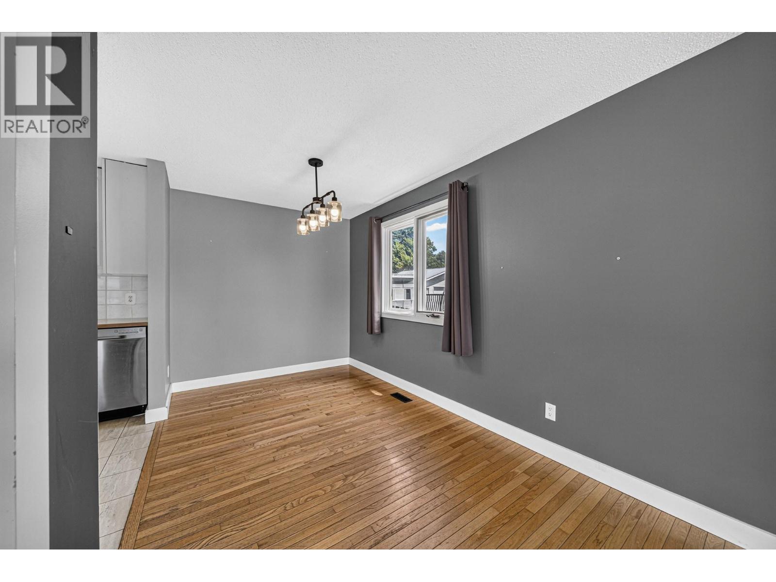 340 Pacific Yew Crescent - 10