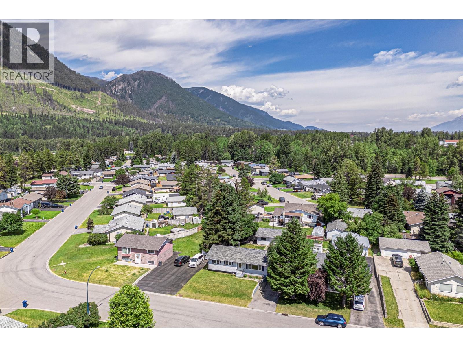 340 Pacific Yew Crescent - 62