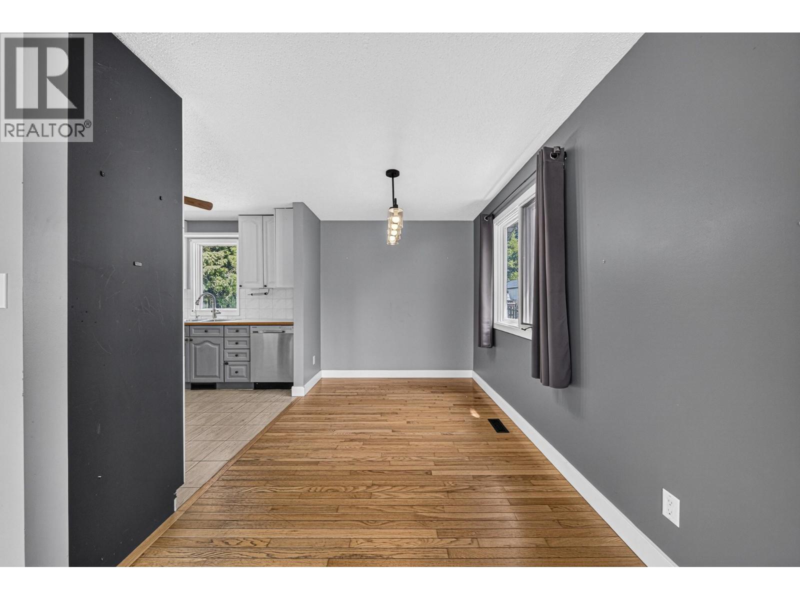 340 Pacific Yew Crescent - 12