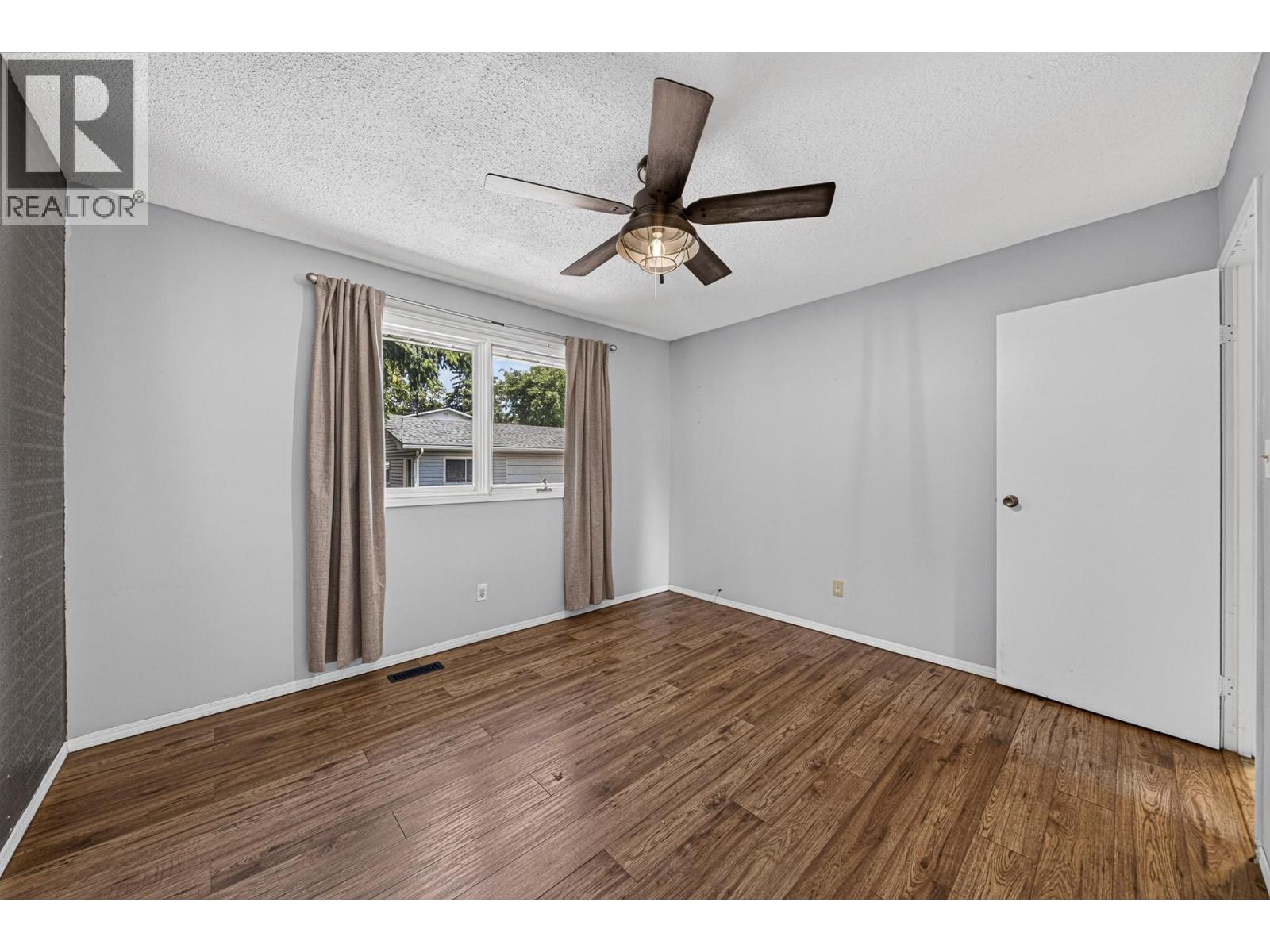 340 Pacific Yew Crescent - 26