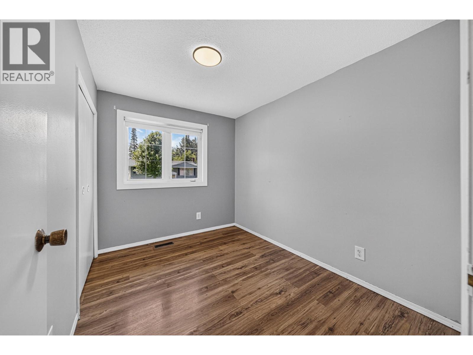 340 Pacific Yew Crescent - 27