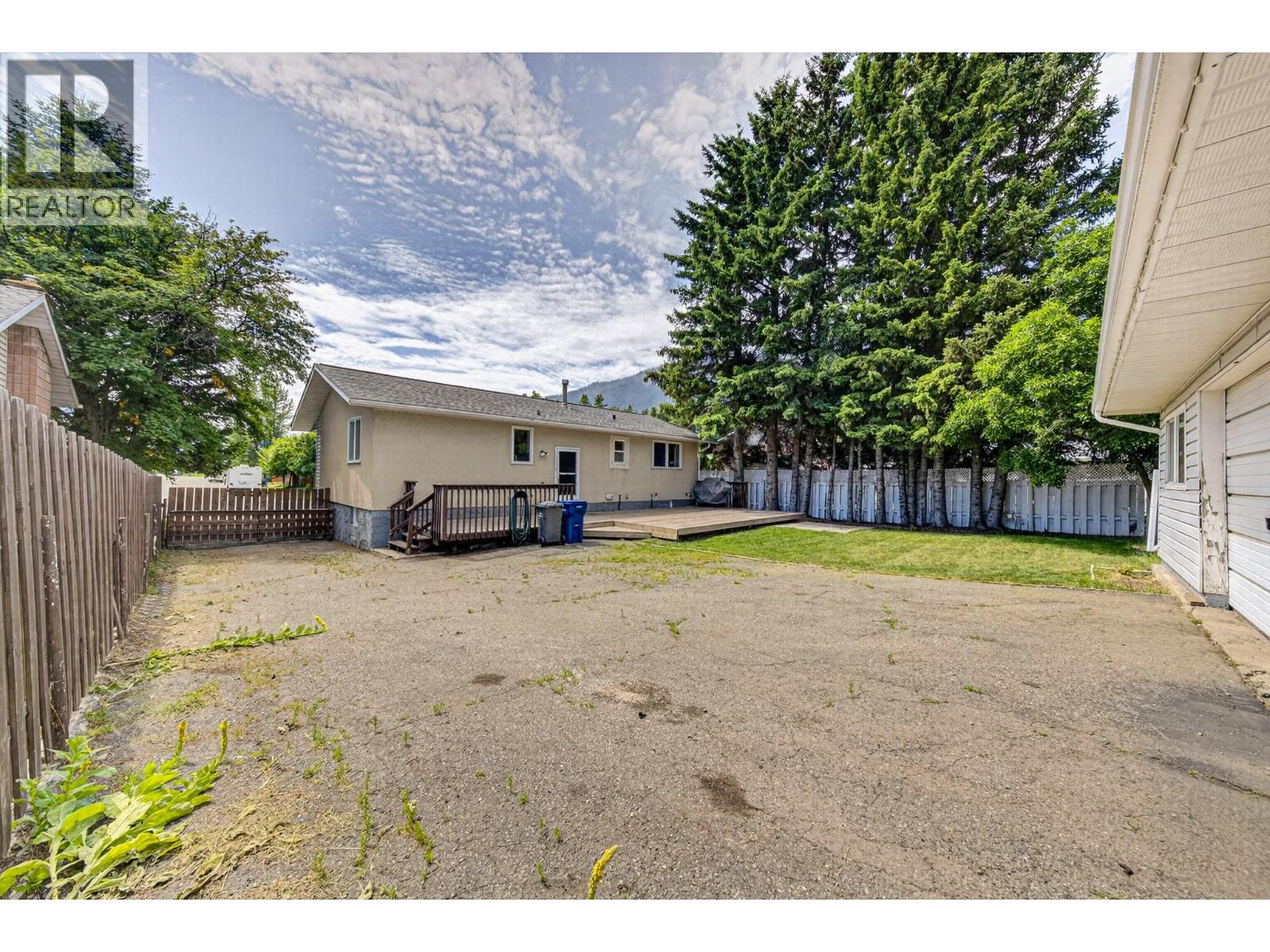 340 Pacific Yew Crescent - 48