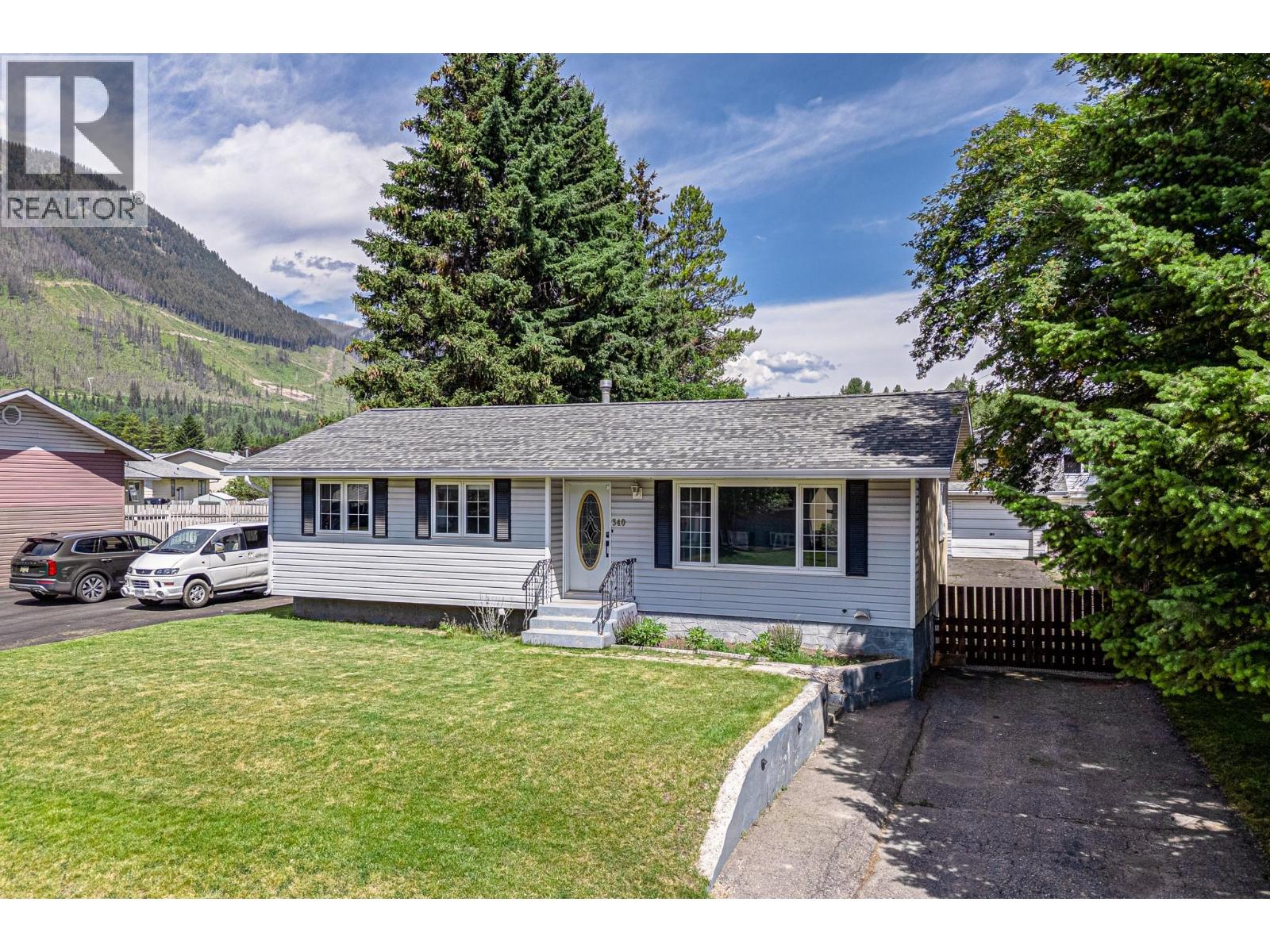 340 Pacific Yew Crescent - 56