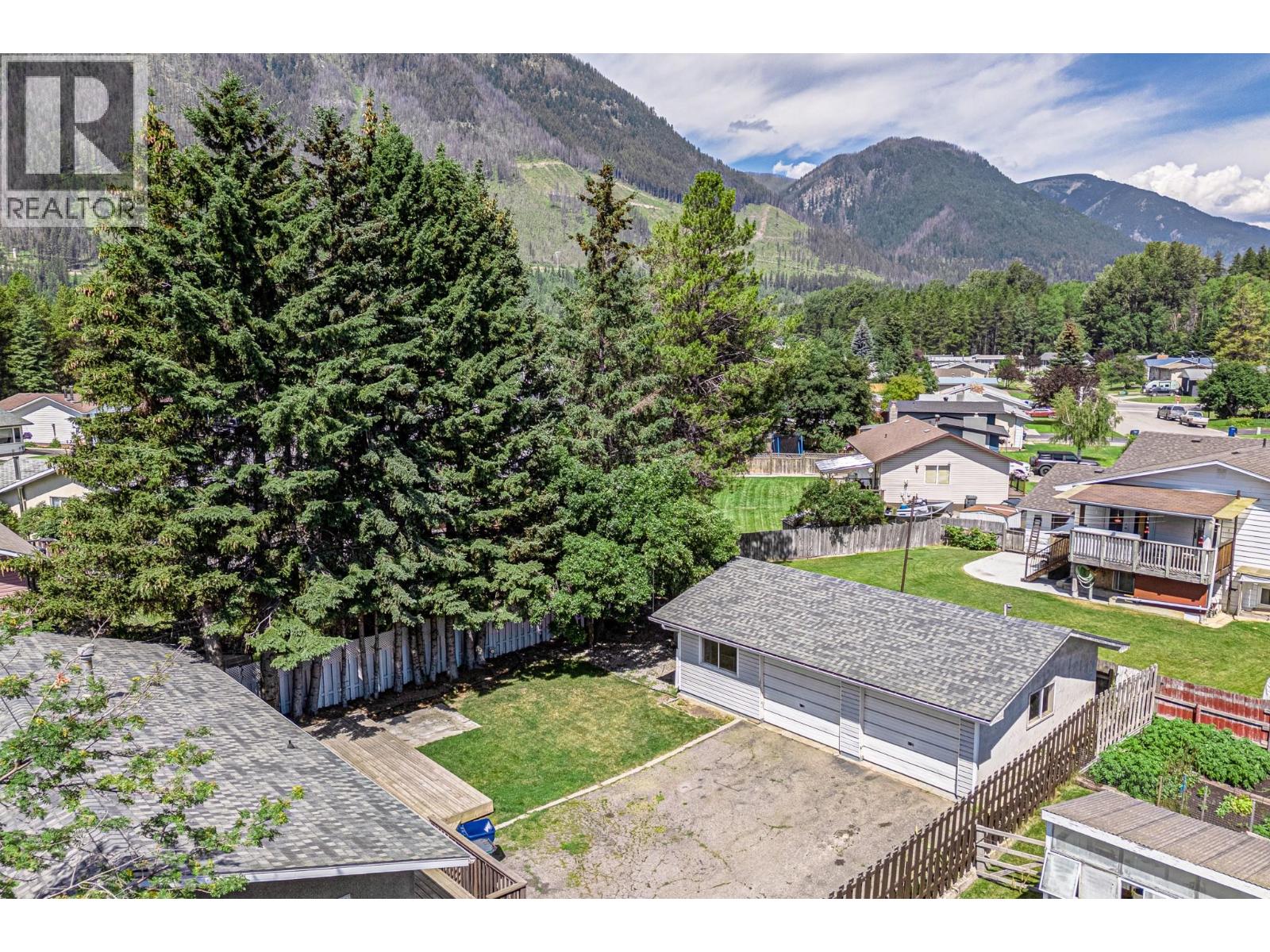 340 Pacific Yew Crescent - 60