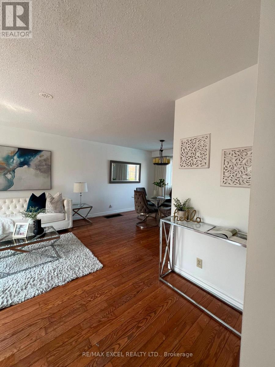 218 ANGELINE STREET N - 2
