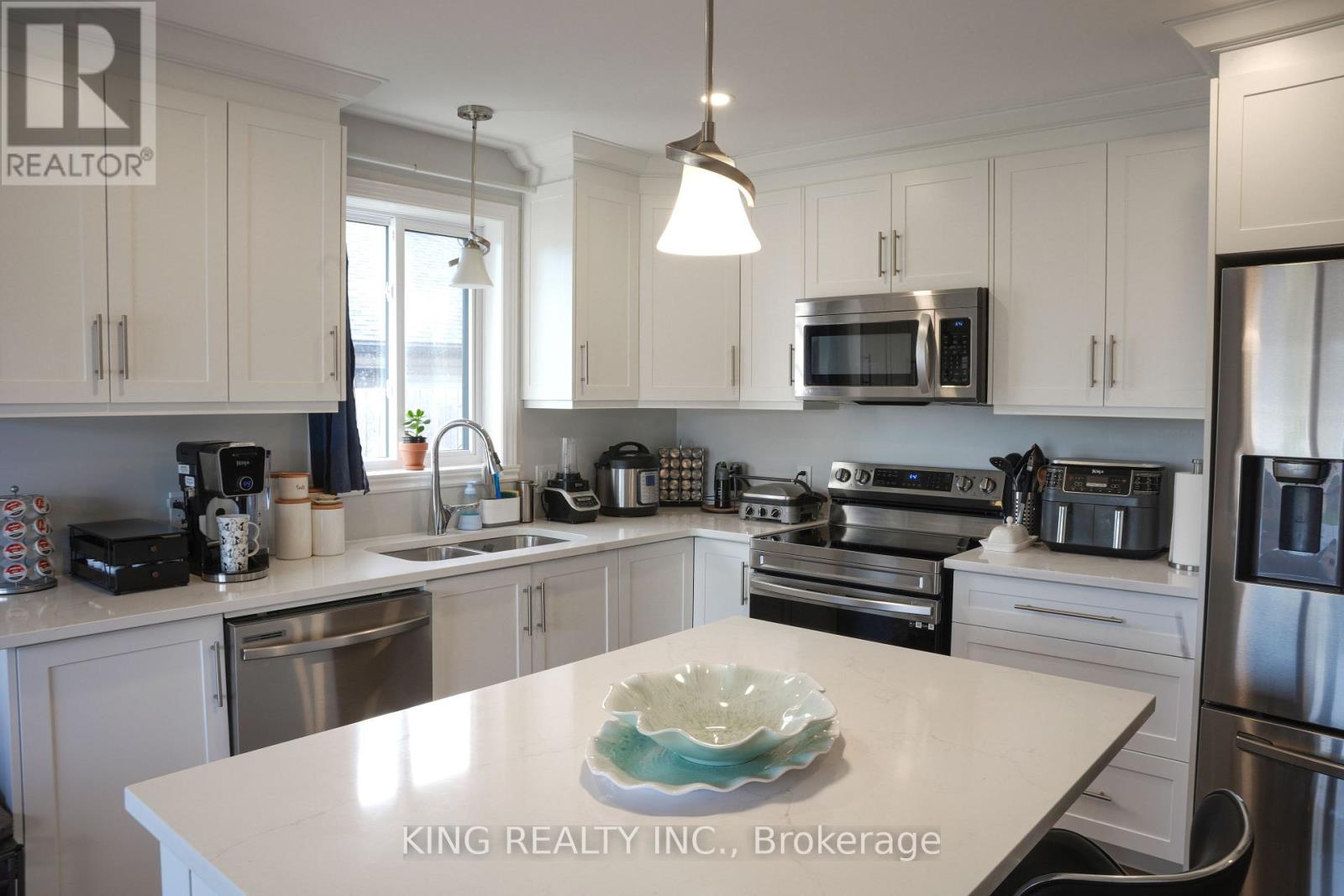 86 CAMERON CRESCENT - 17
