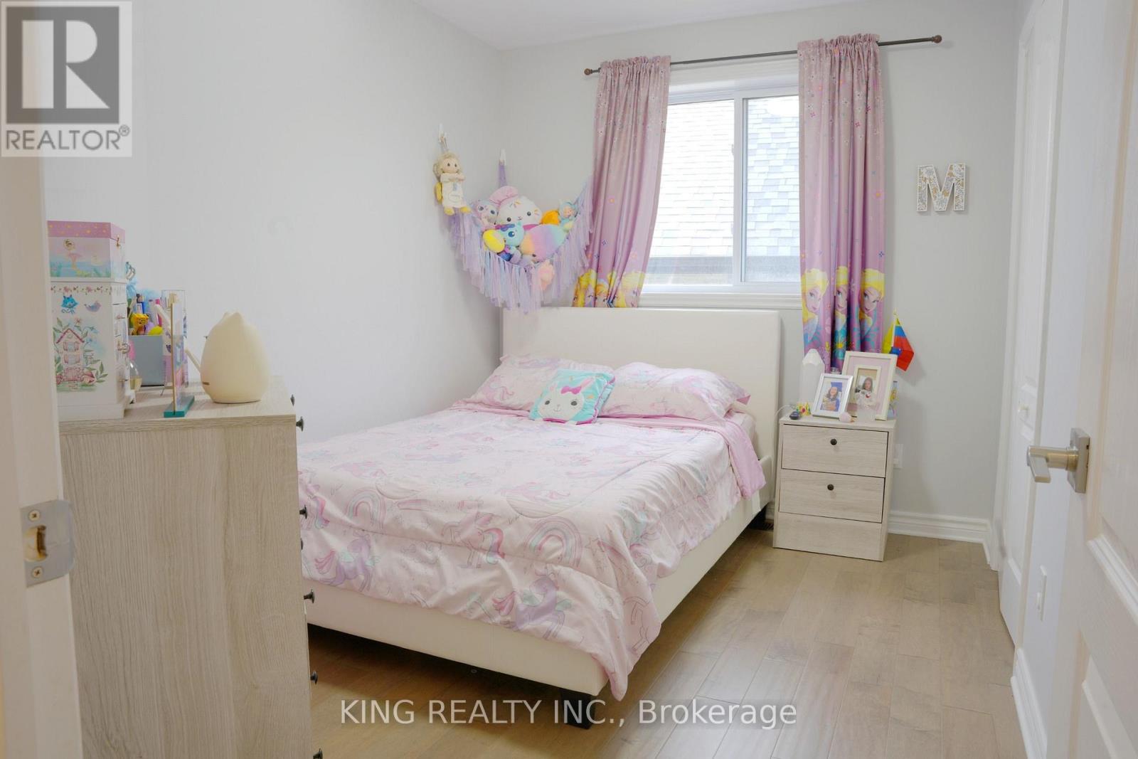 86 CAMERON CRESCENT - 25