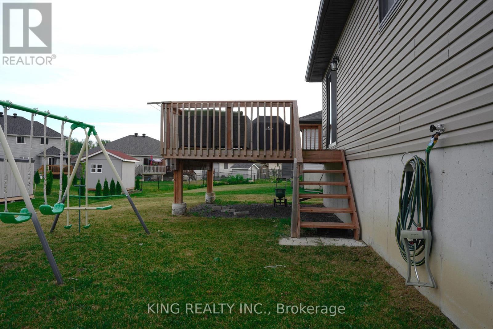 86 CAMERON CRESCENT - 38