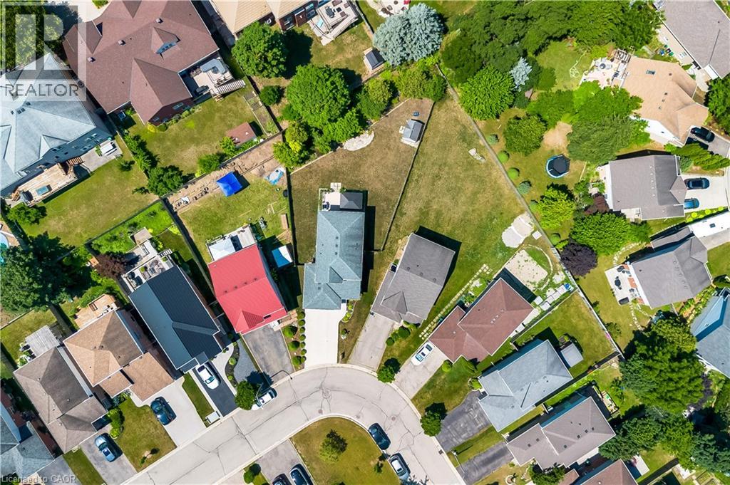42 BRIARMEADOW Crescent - 40