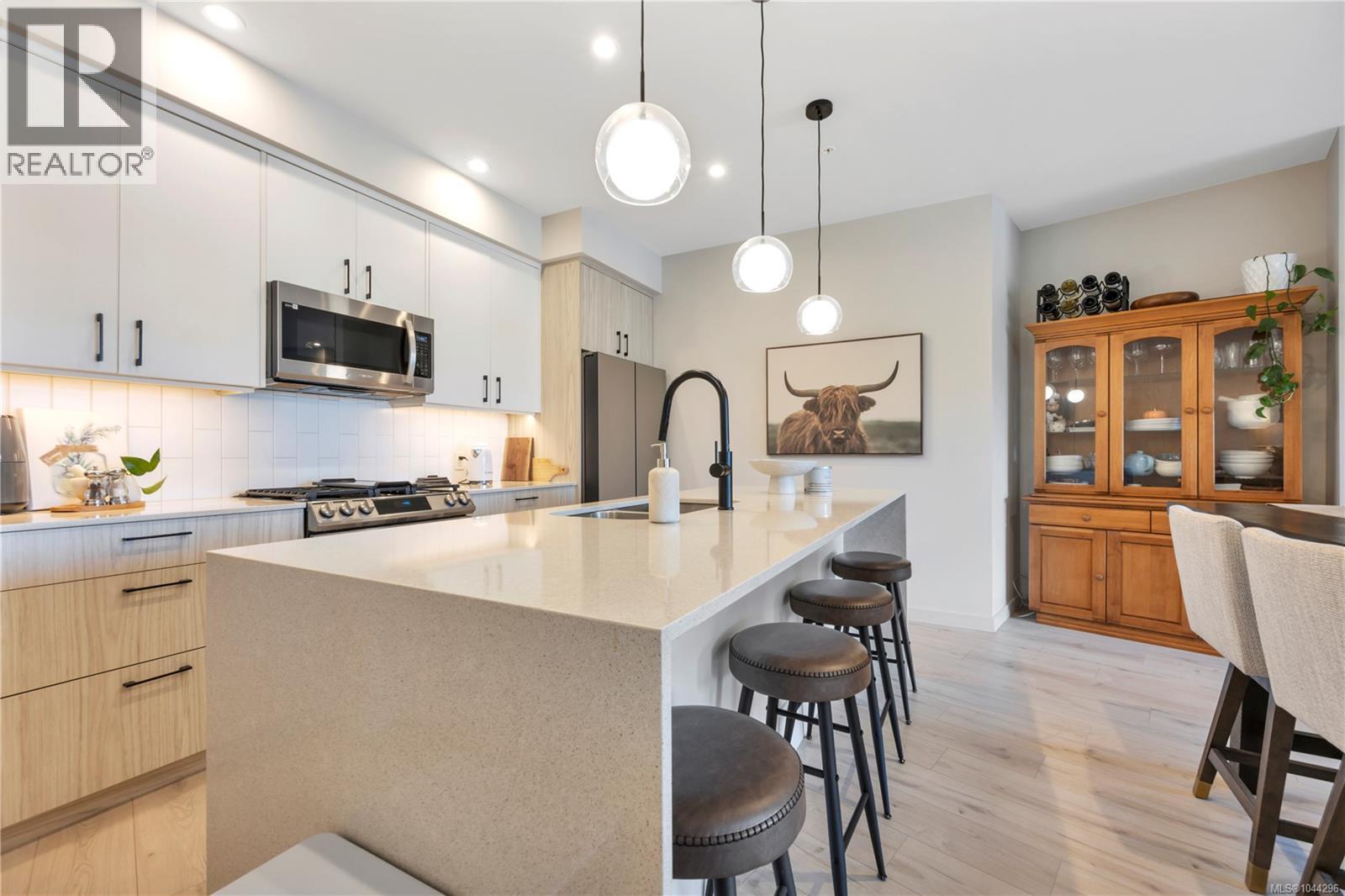 #301 947 Whirlaway Cres - Image 21