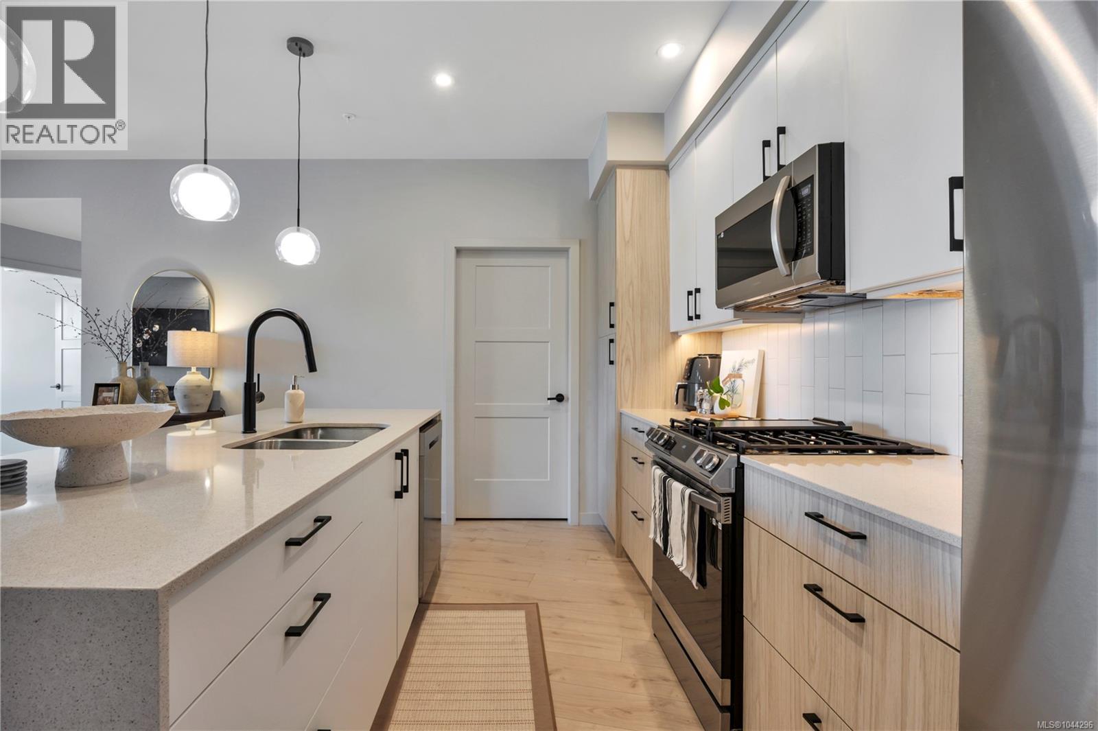 #301 947 Whirlaway Cres - Image 28