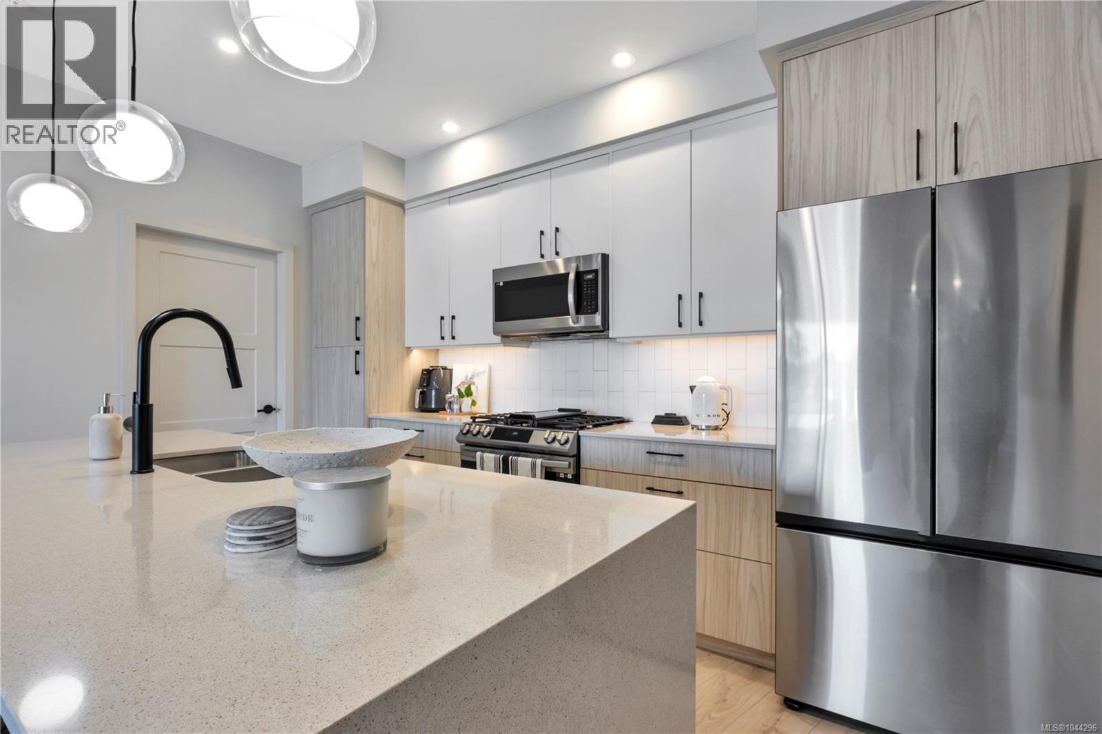 #301 947 Whirlaway Cres - Image 31