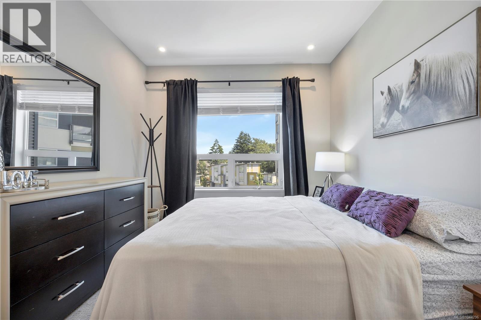 #301 947 Whirlaway Cres - Image 35