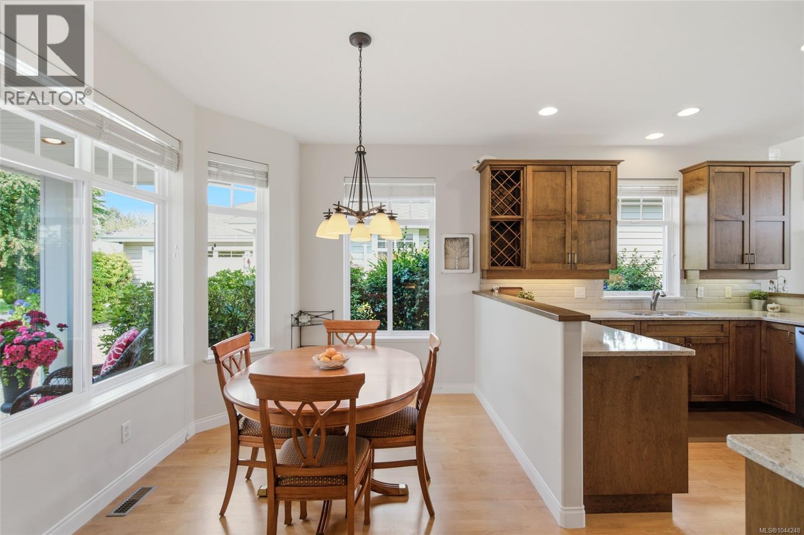 1387 Saturna Dr - Image 26