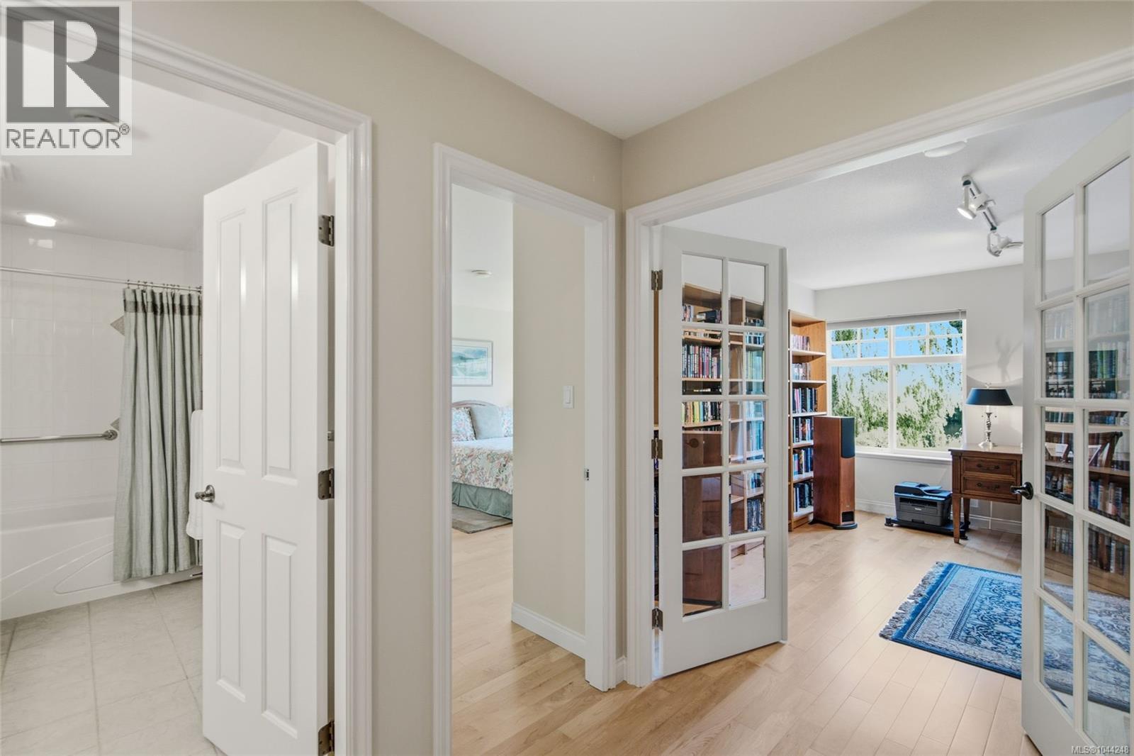 1387 Saturna Dr - Image 36