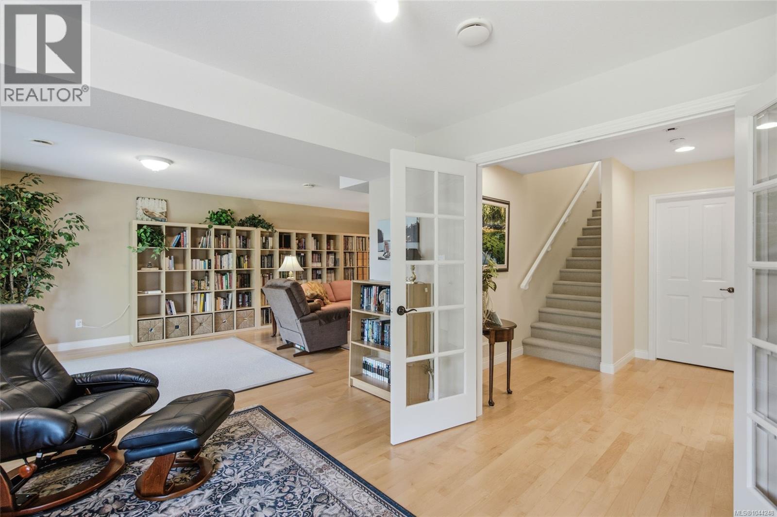 1387 Saturna Dr - Image 37