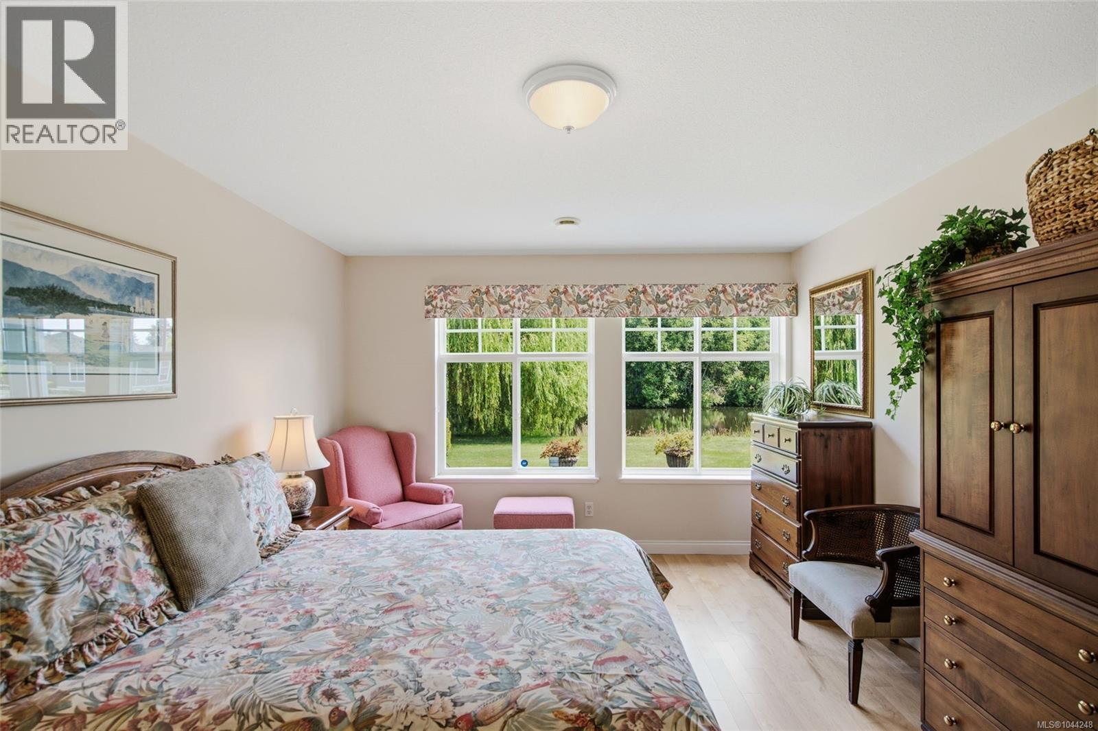 1387 Saturna Dr - 40