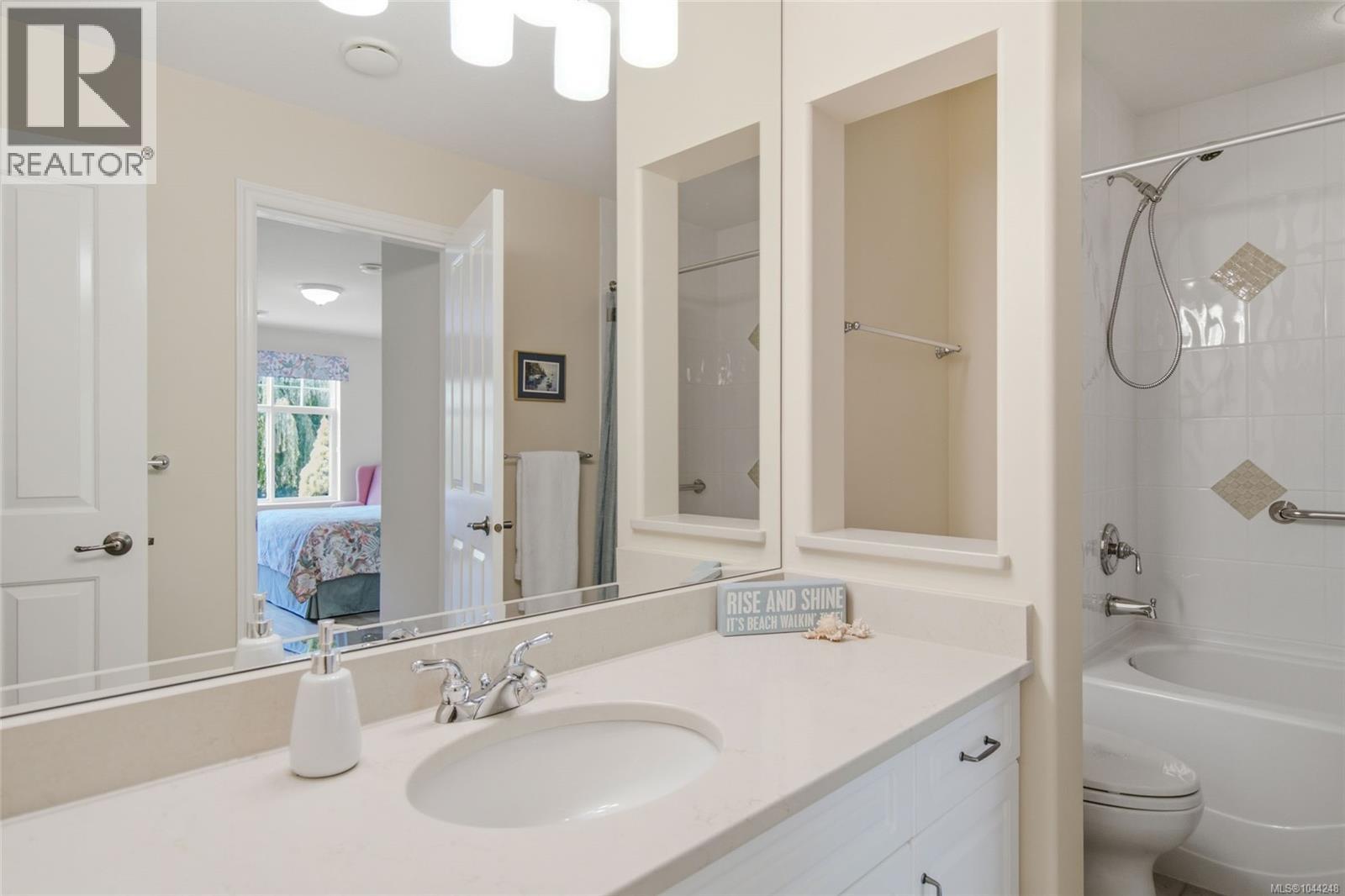 1387 Saturna Dr - Image 41