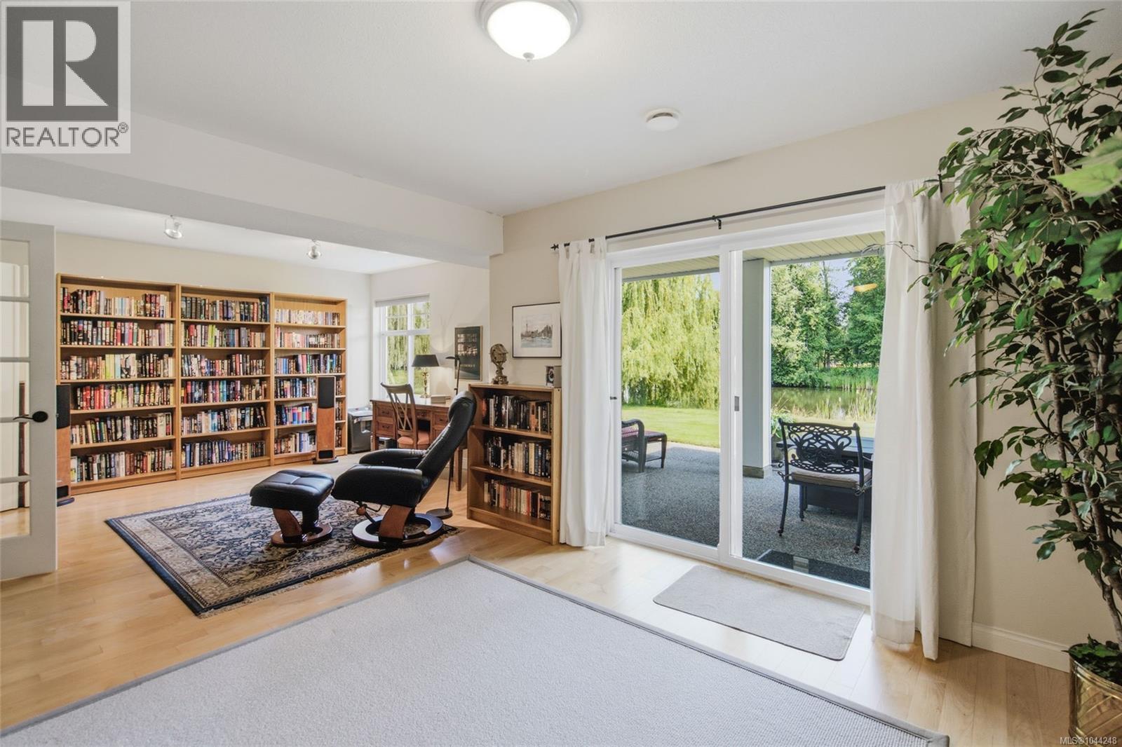 1387 Saturna Dr - Image 6