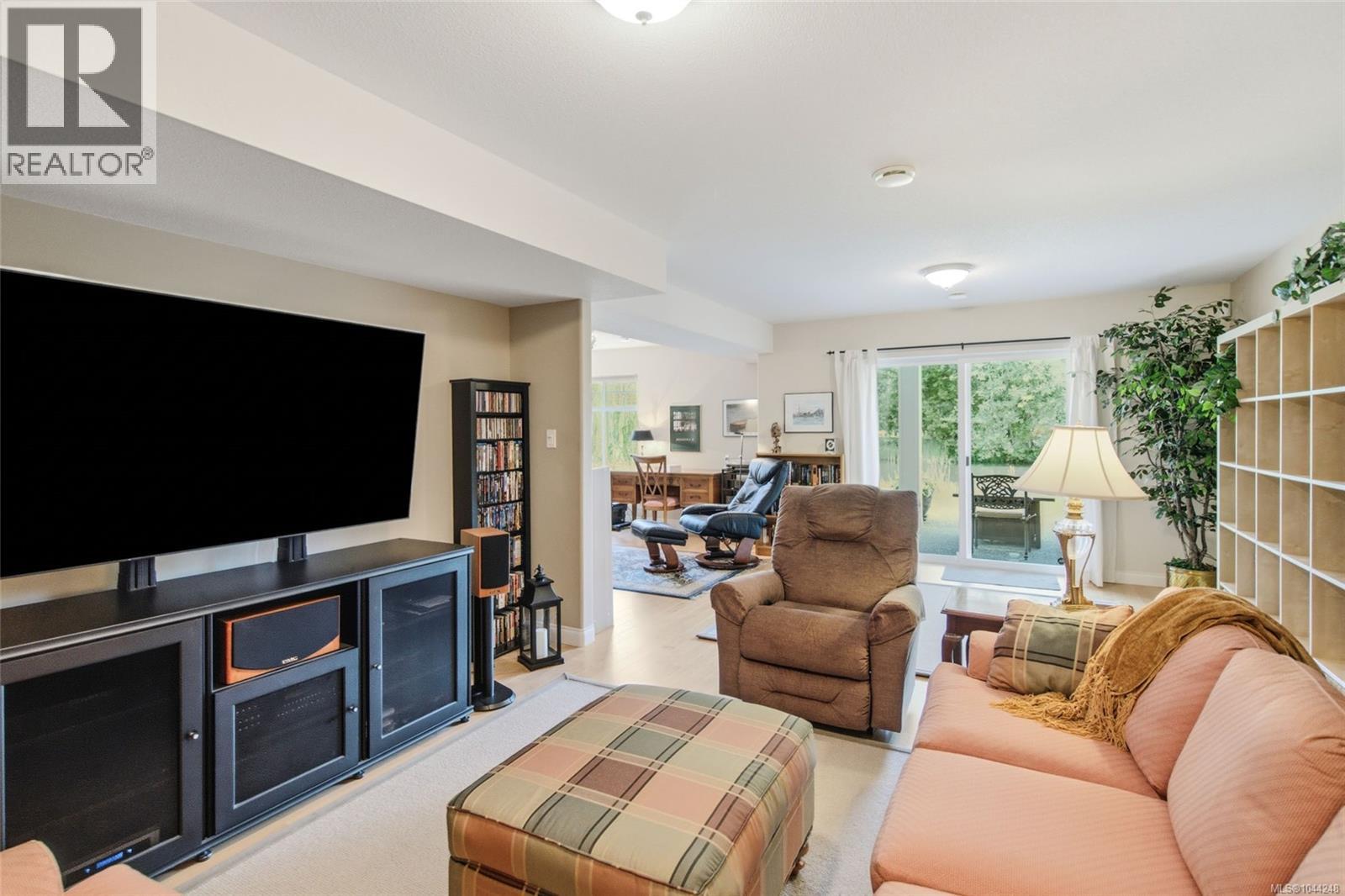 1387 Saturna Dr - Image 7