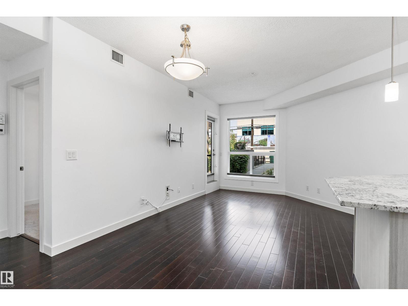 #109 10523 123 ST NW - 11