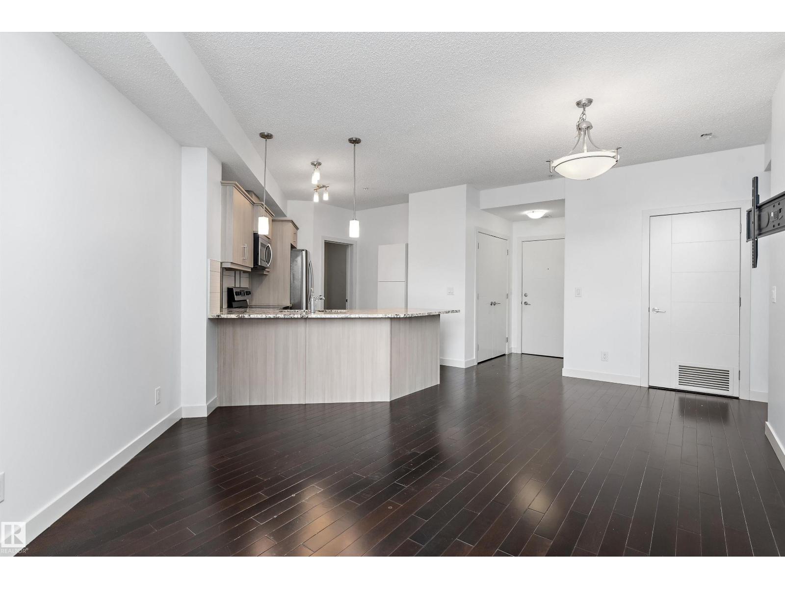 #109 10523 123 ST NW - 12