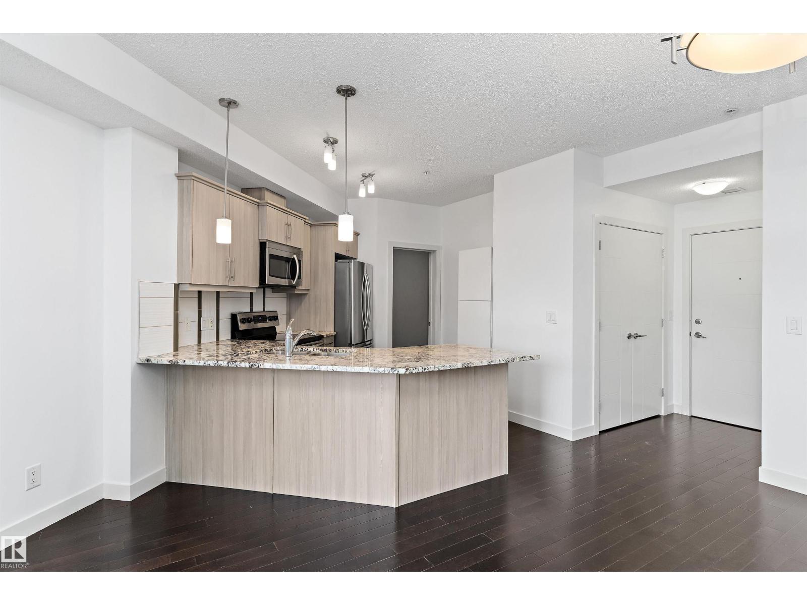 #109 10523 123 ST NW - 1