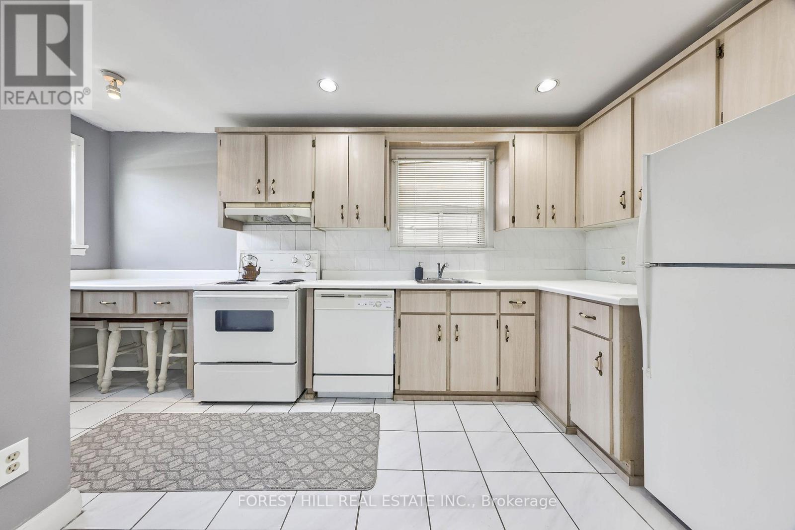 2703 LAKE SHORE BOULEVARD W - 13