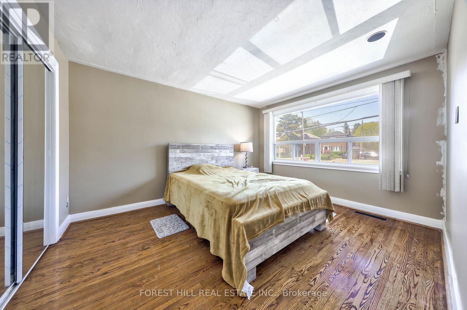 2703 LAKE SHORE BOULEVARD W - 14