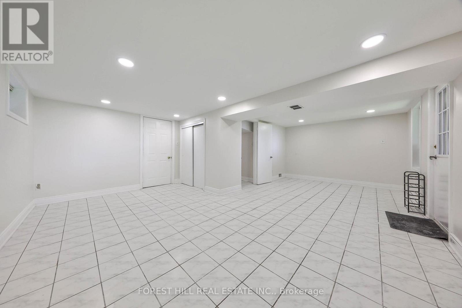 2703 LAKE SHORE BOULEVARD W - 20