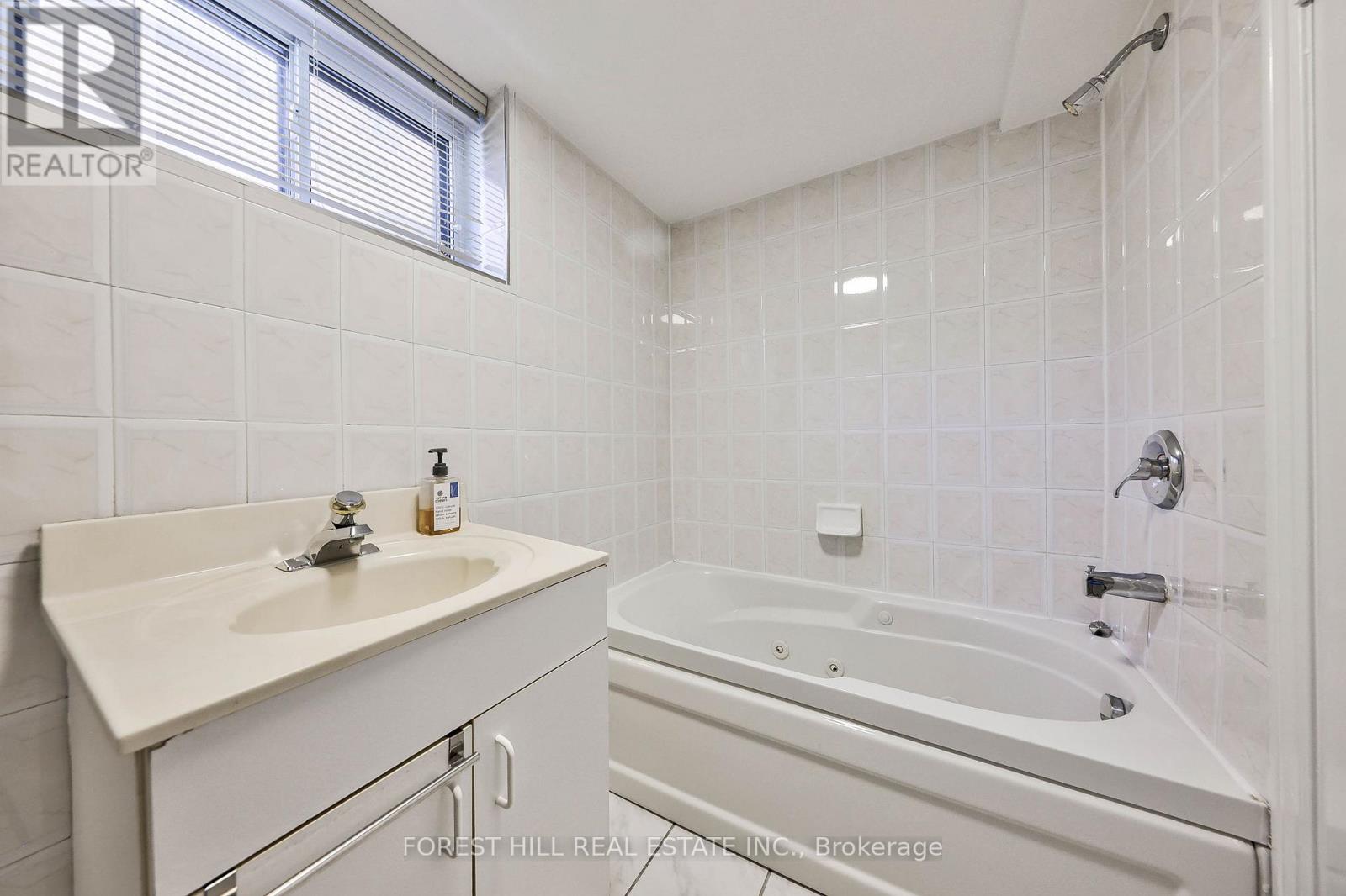 2703 LAKE SHORE BOULEVARD W - 23