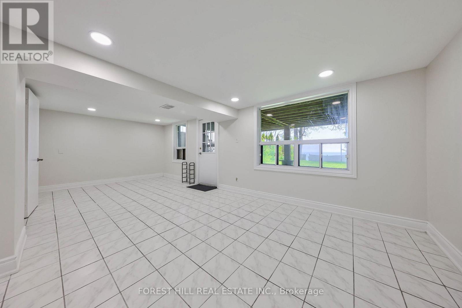 2703 LAKE SHORE BOULEVARD W - 21