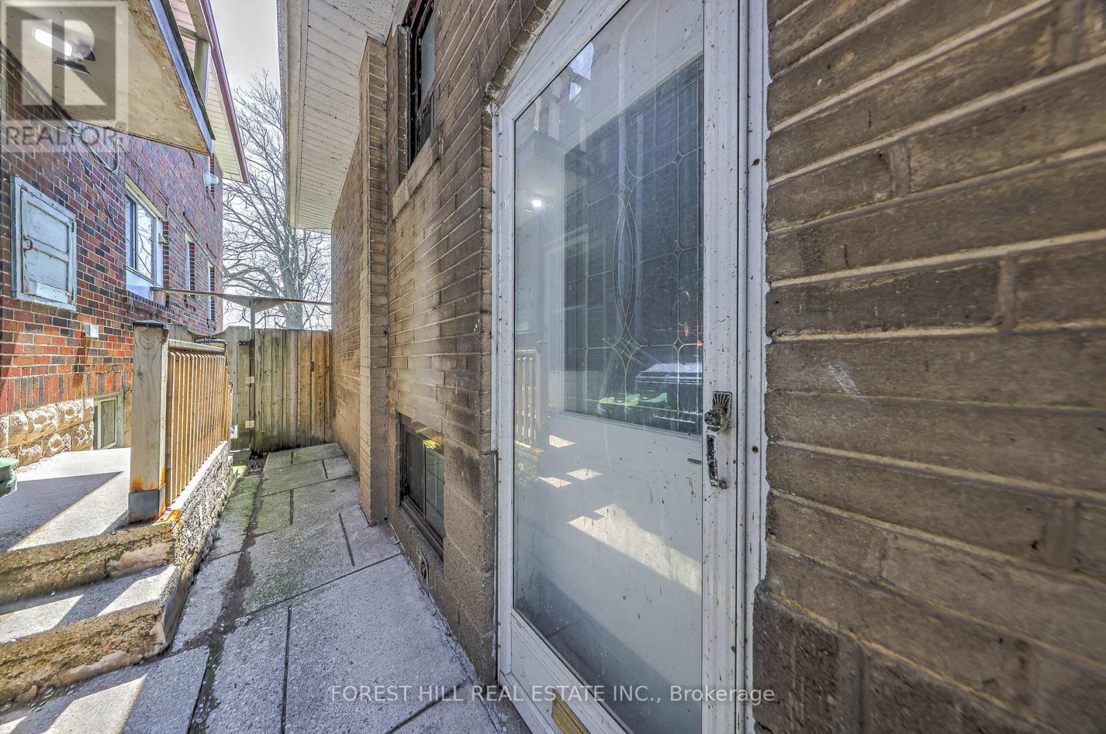 2703 LAKE SHORE BOULEVARD W - 25