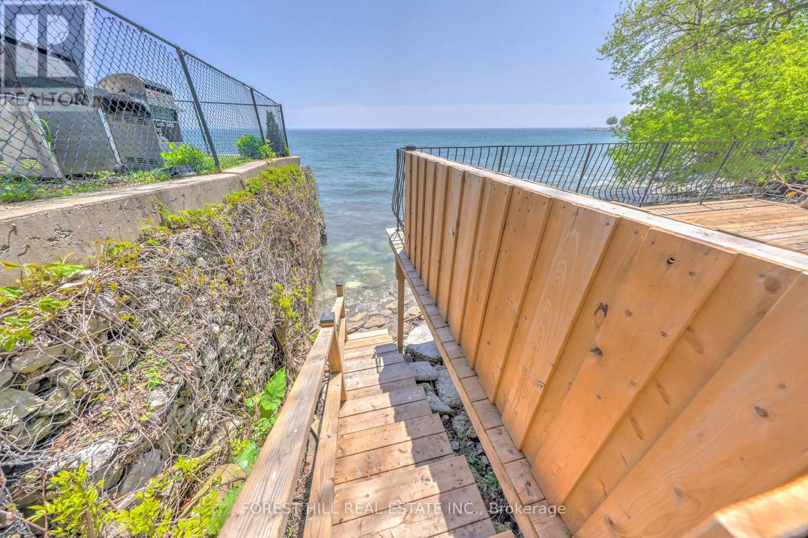 2703 LAKE SHORE BOULEVARD W - 35
