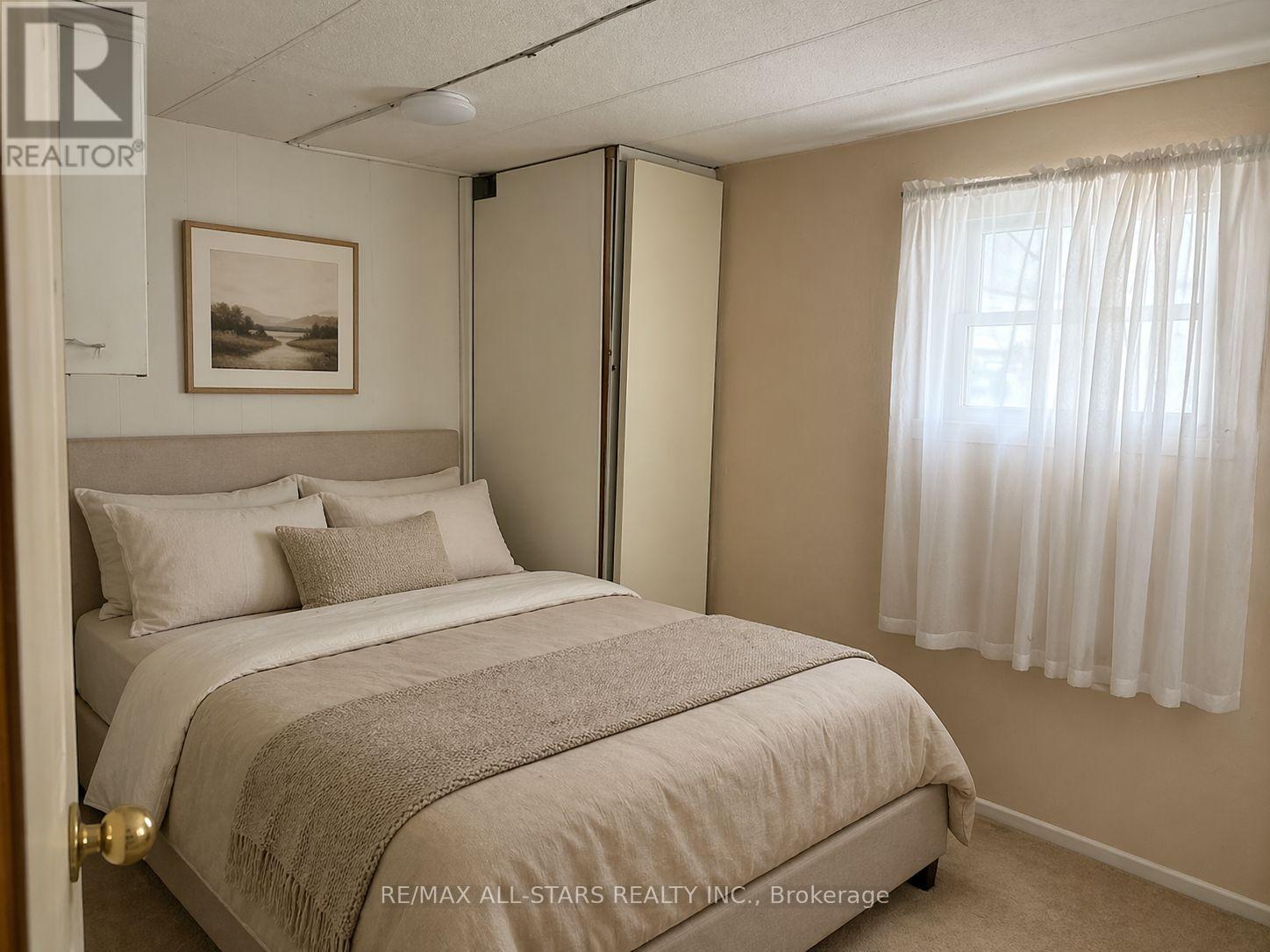 12 STEPHEN COURT - 7