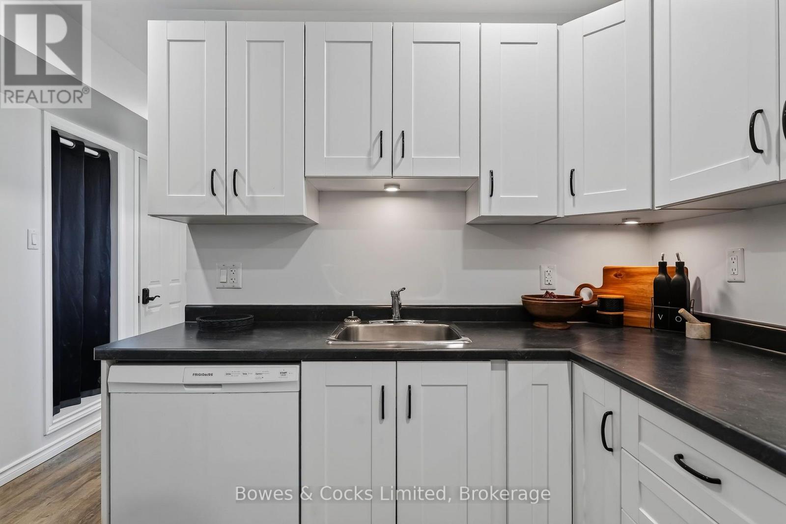 13 ROSEMARY DRIVE - 31