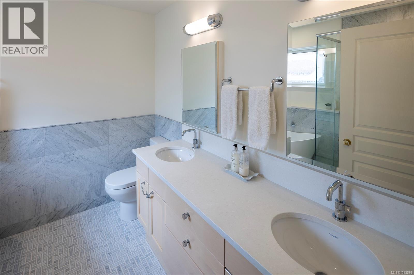 #8 1880 Chandler Ave - 23