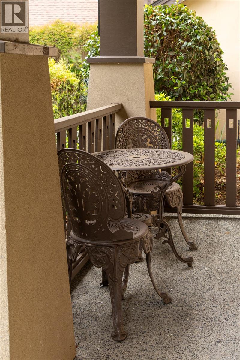 #8 1880 Chandler Ave - 30