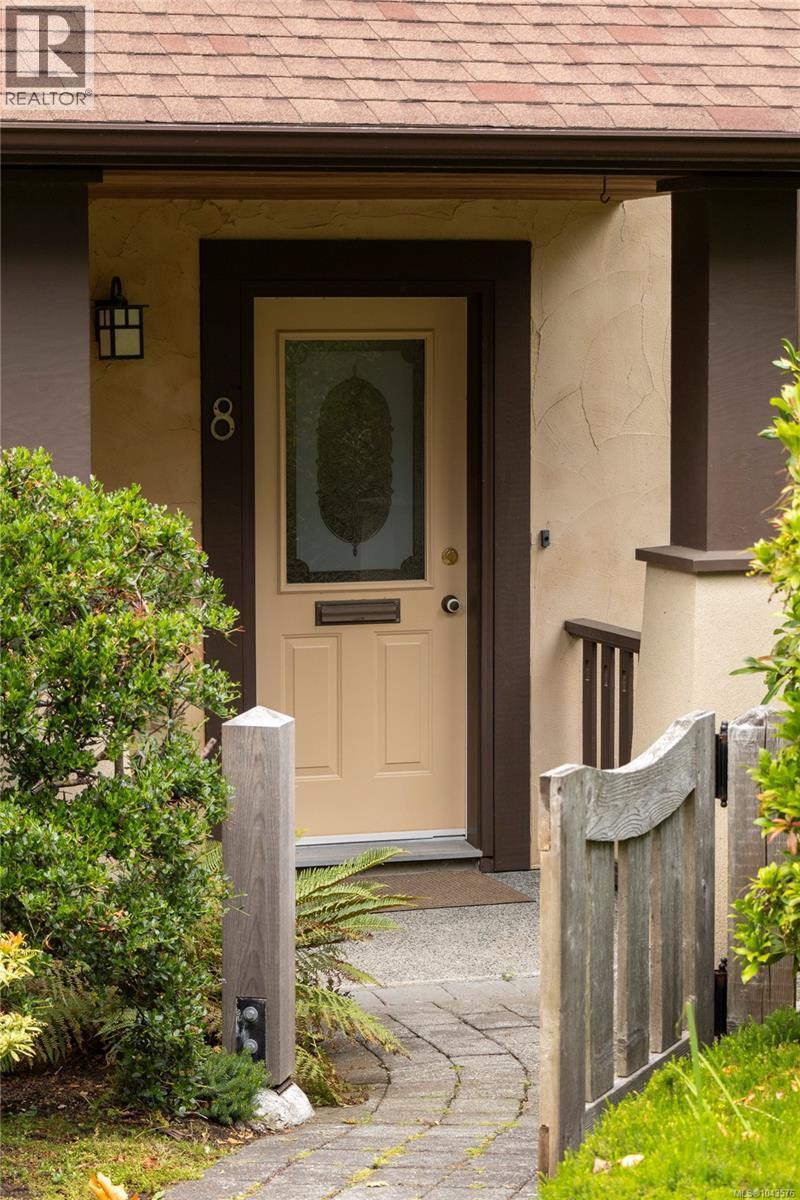 #8 1880 Chandler Ave - 32