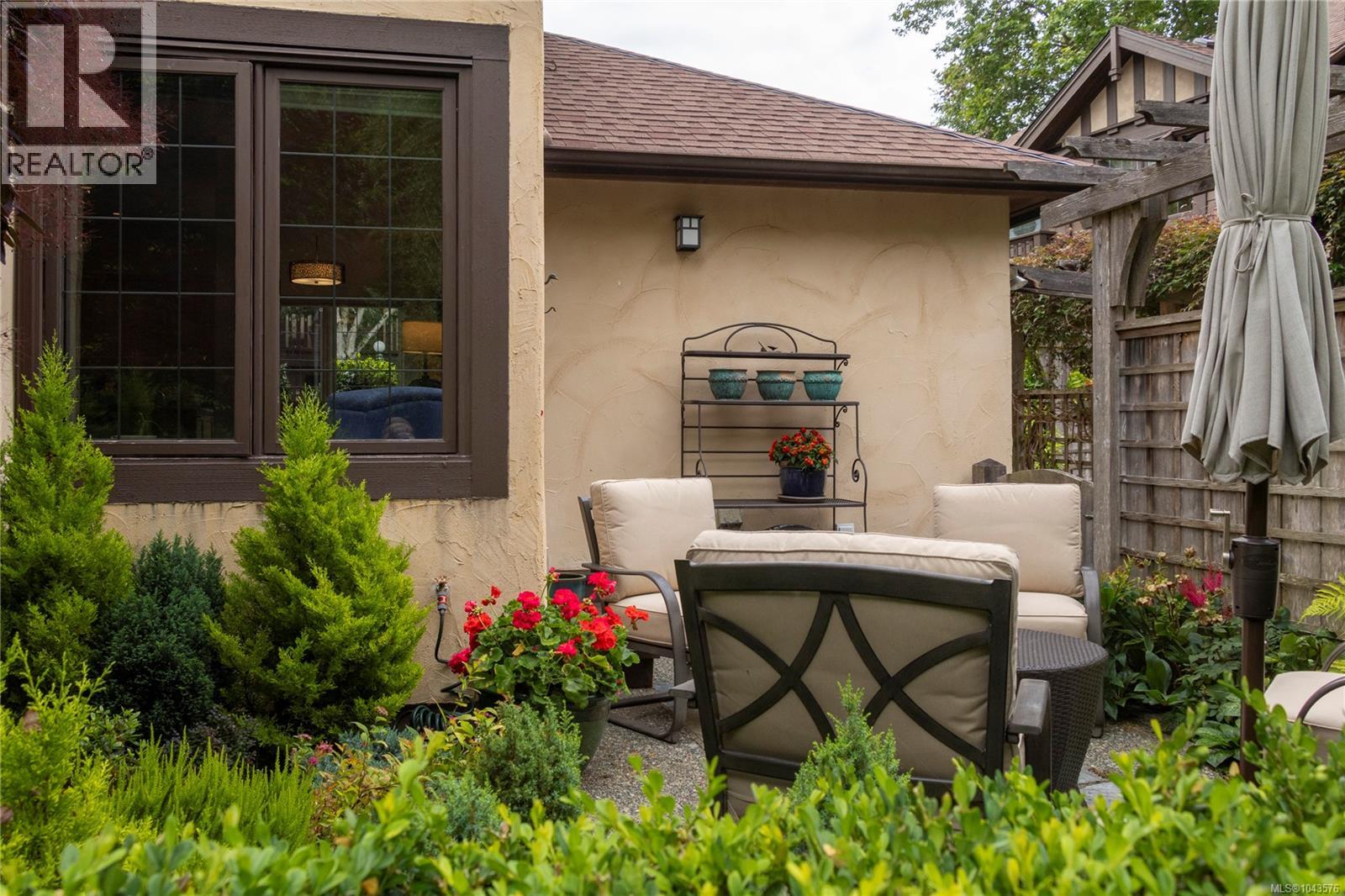 #8 1880 Chandler Ave - 10