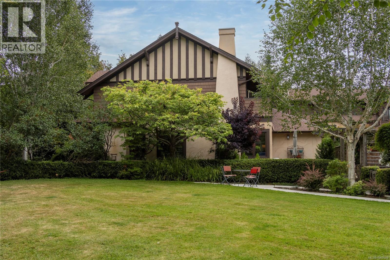 #8 1880 Chandler Ave - 35