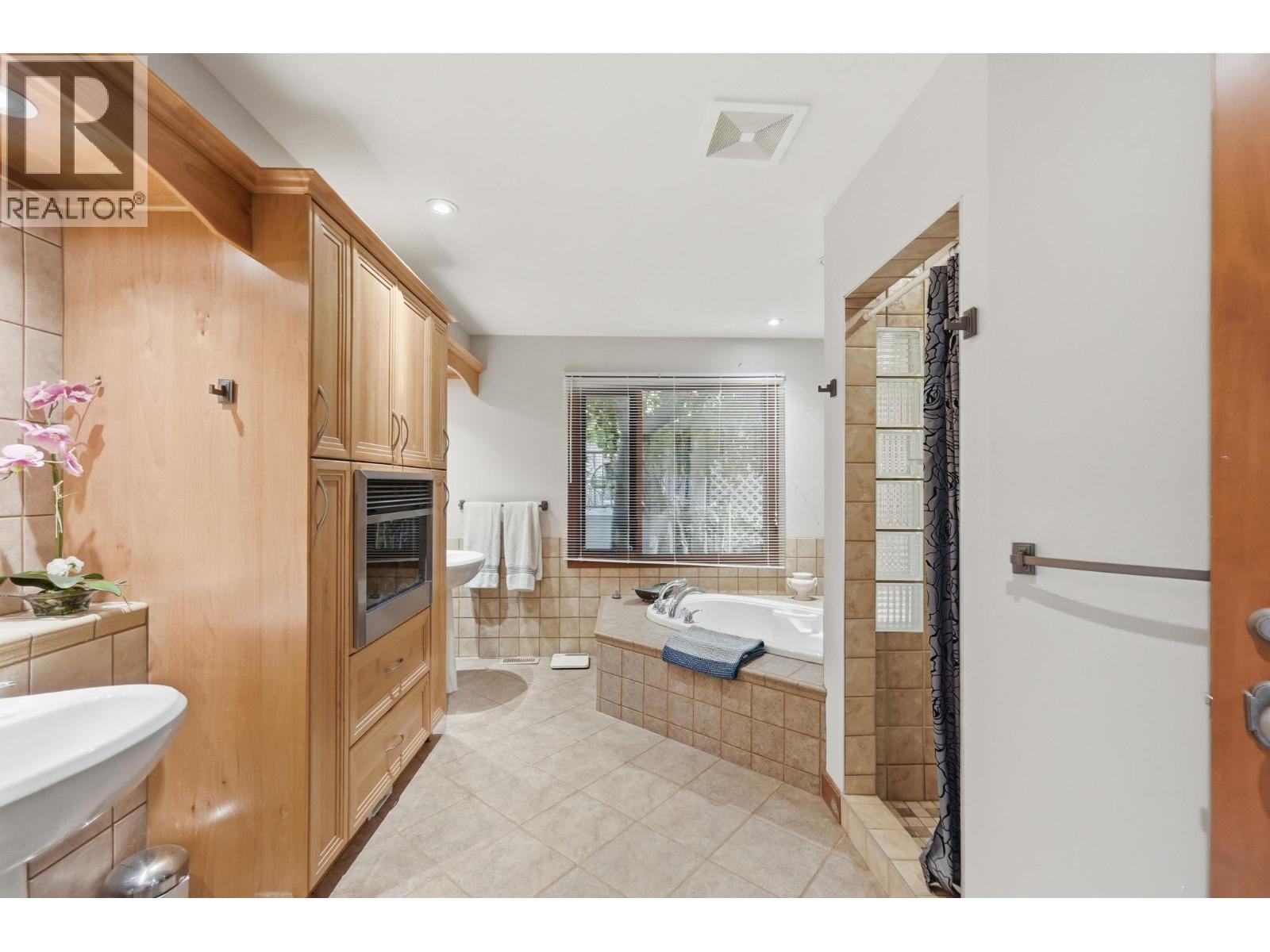 #168 1675 PENTICTON Avenue - 32
