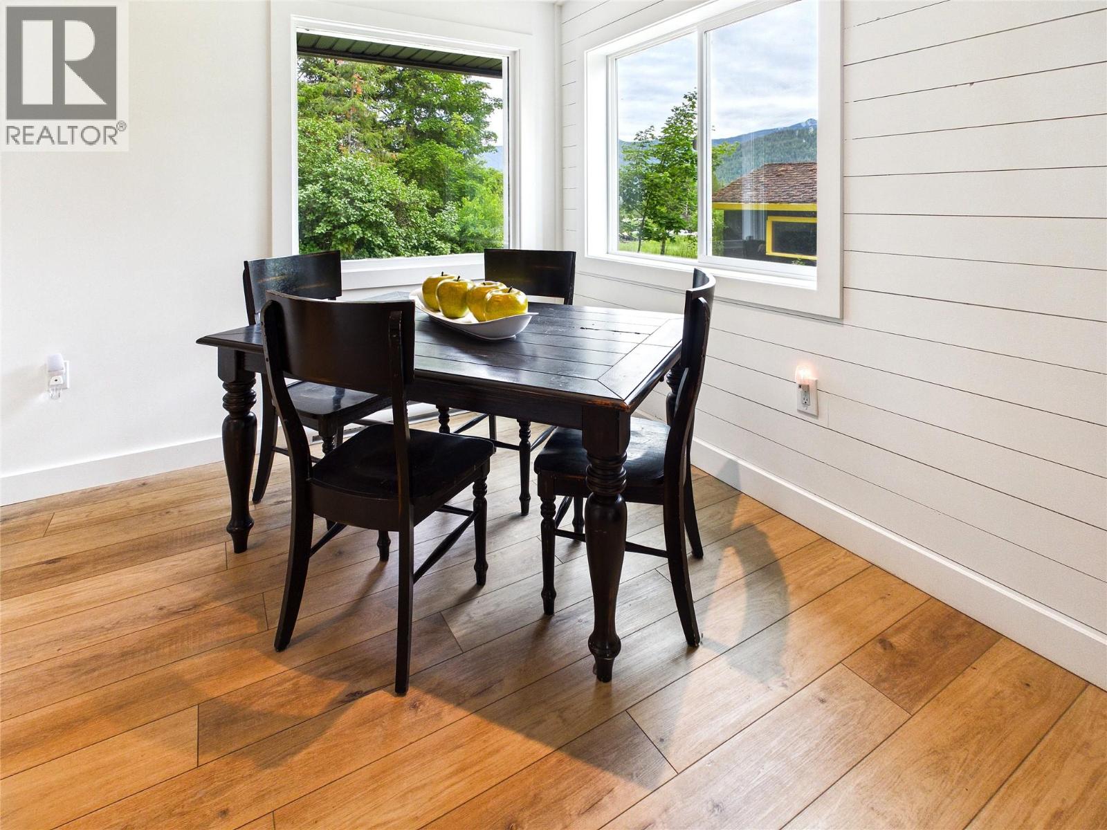 3718 Krestova Road - 9