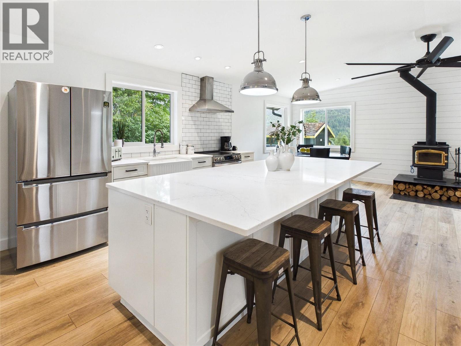 3718 Krestova Road - 6