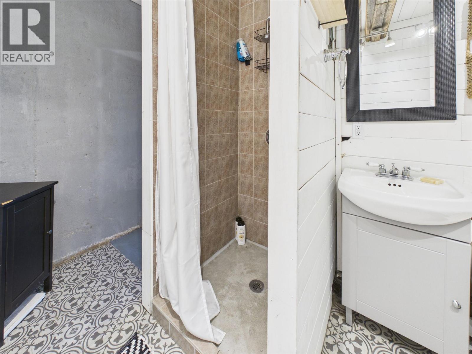 3718 Krestova Road - 31