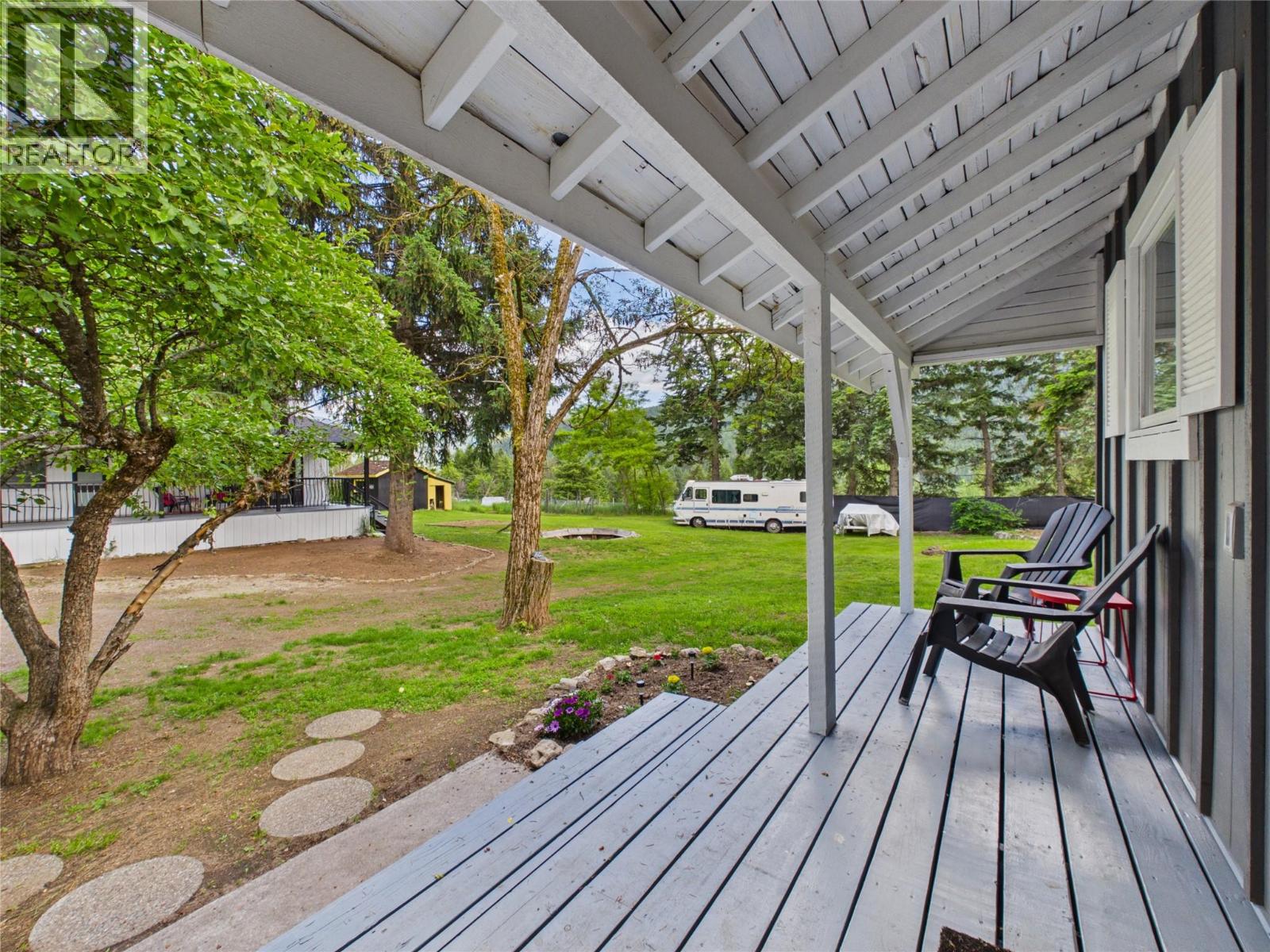 3718 Krestova Road - 38