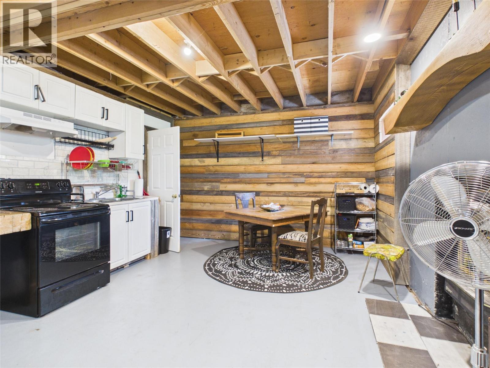 3718 Krestova Road - 30