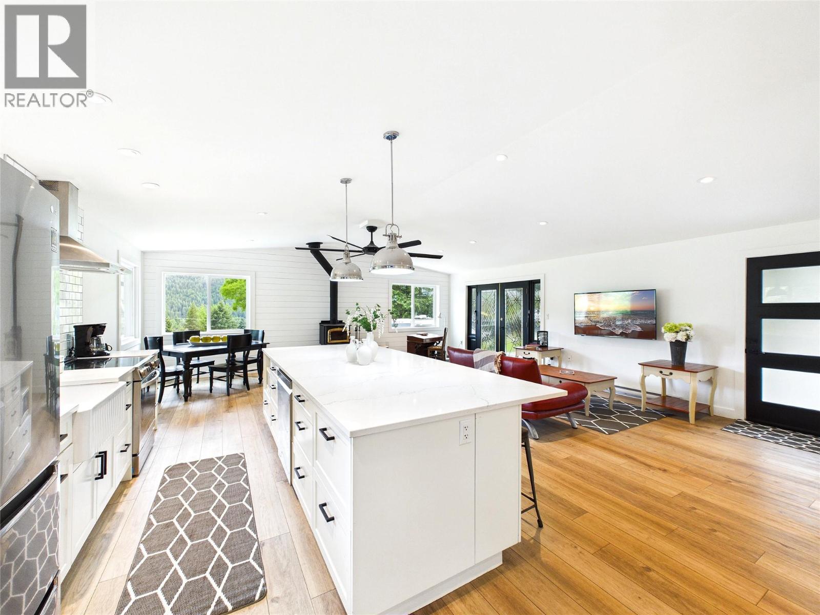 3718 Krestova Road - 2