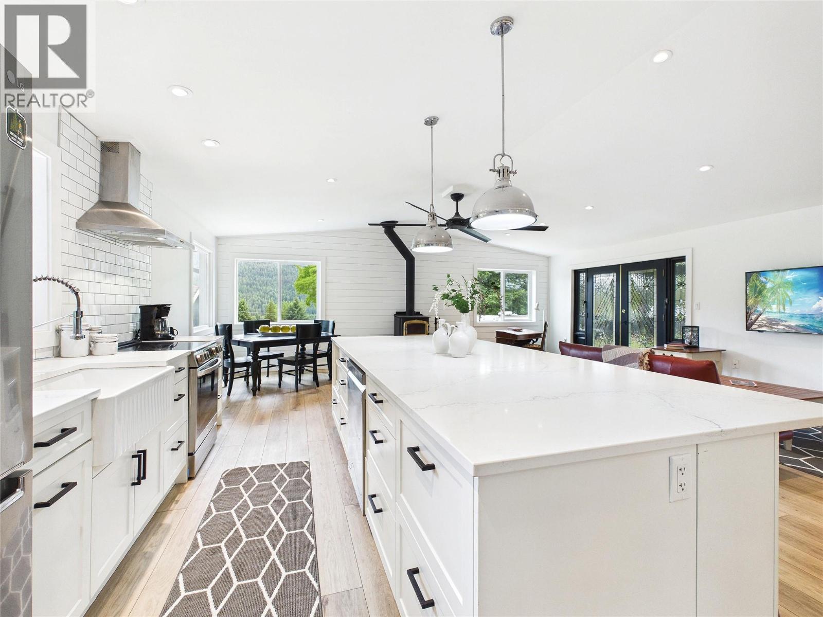 3718 Krestova Road - 17