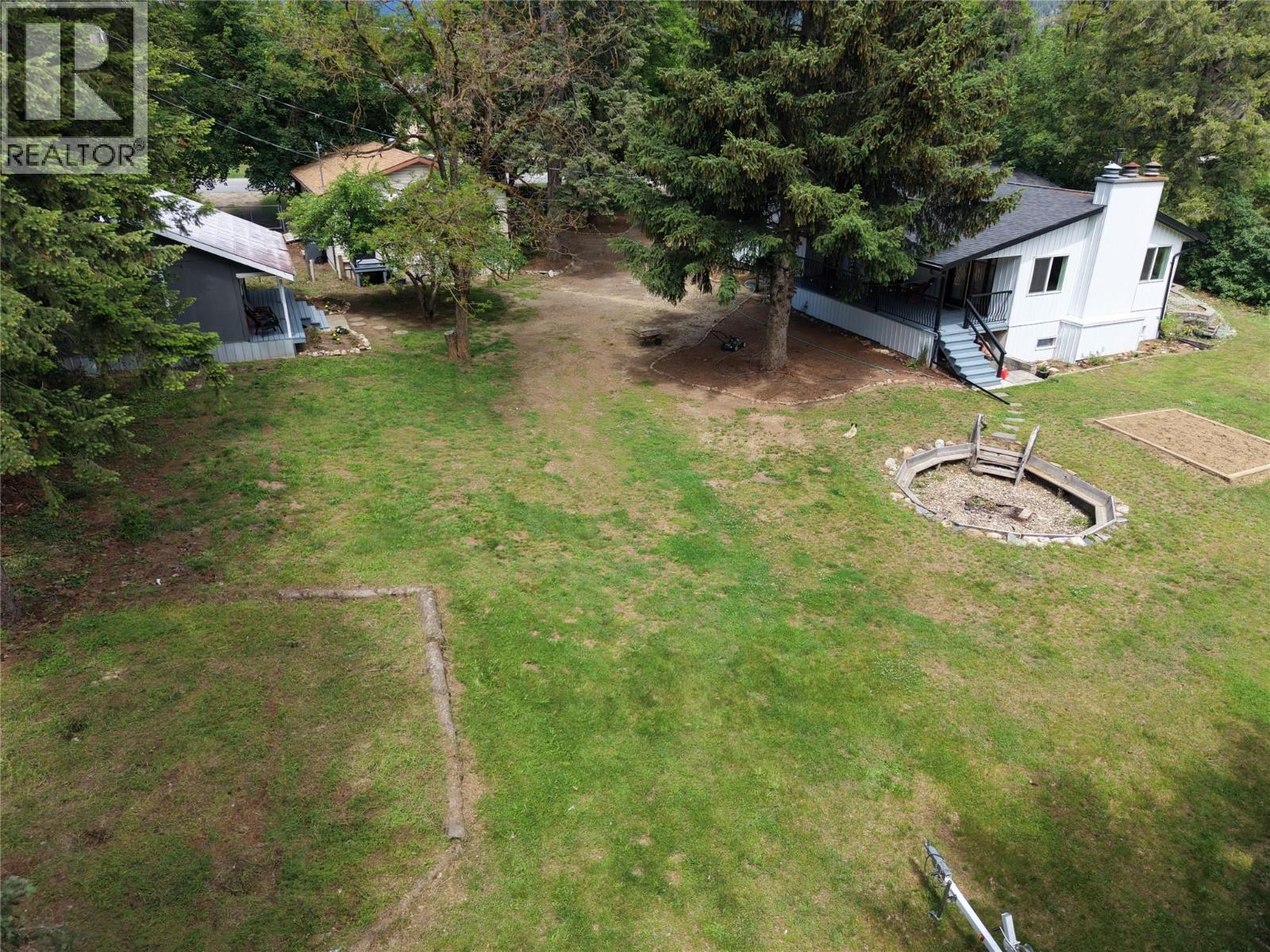 3718 Krestova Road - 42